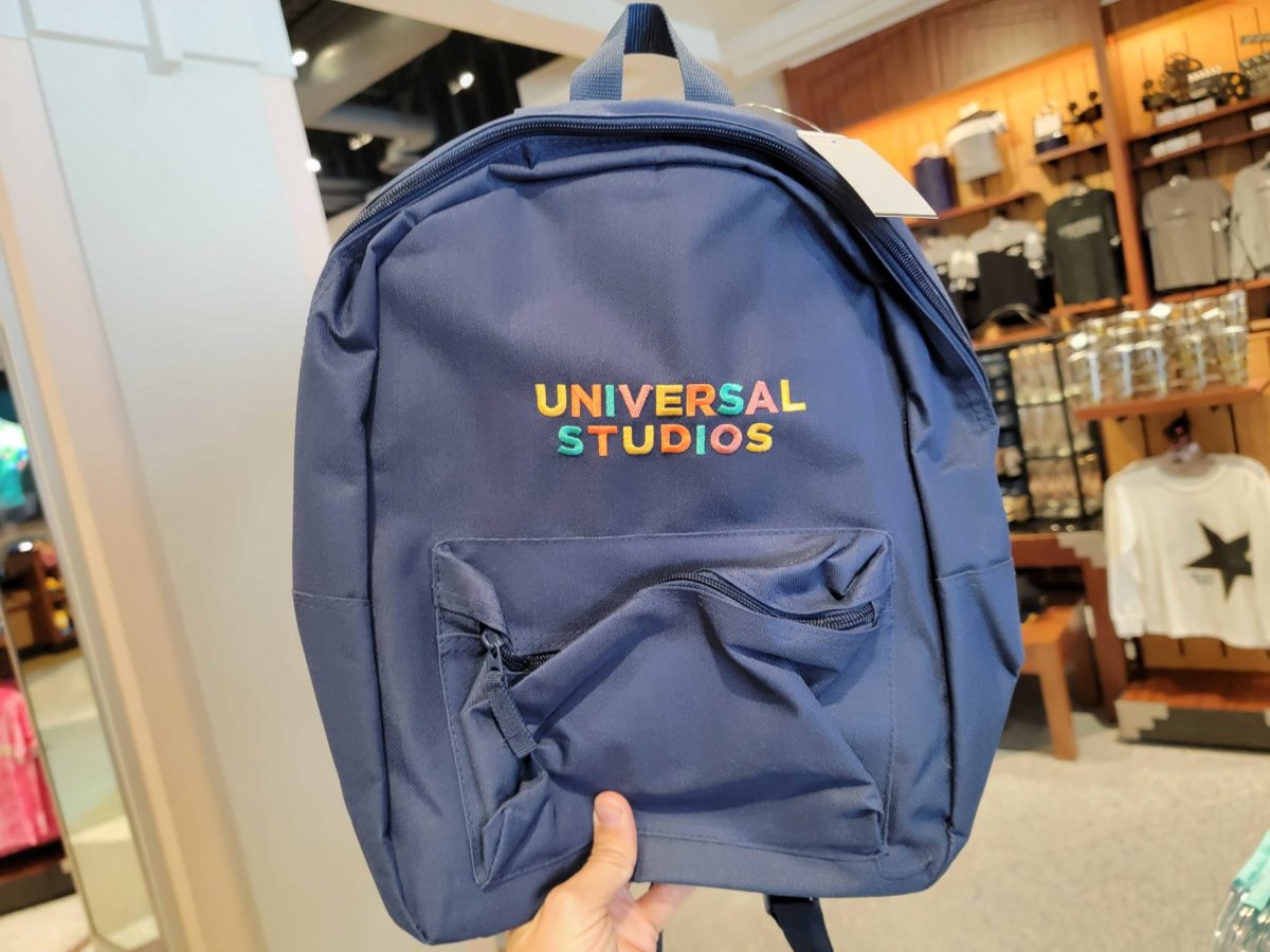 Can you take a backpack into universal studios hollywood？