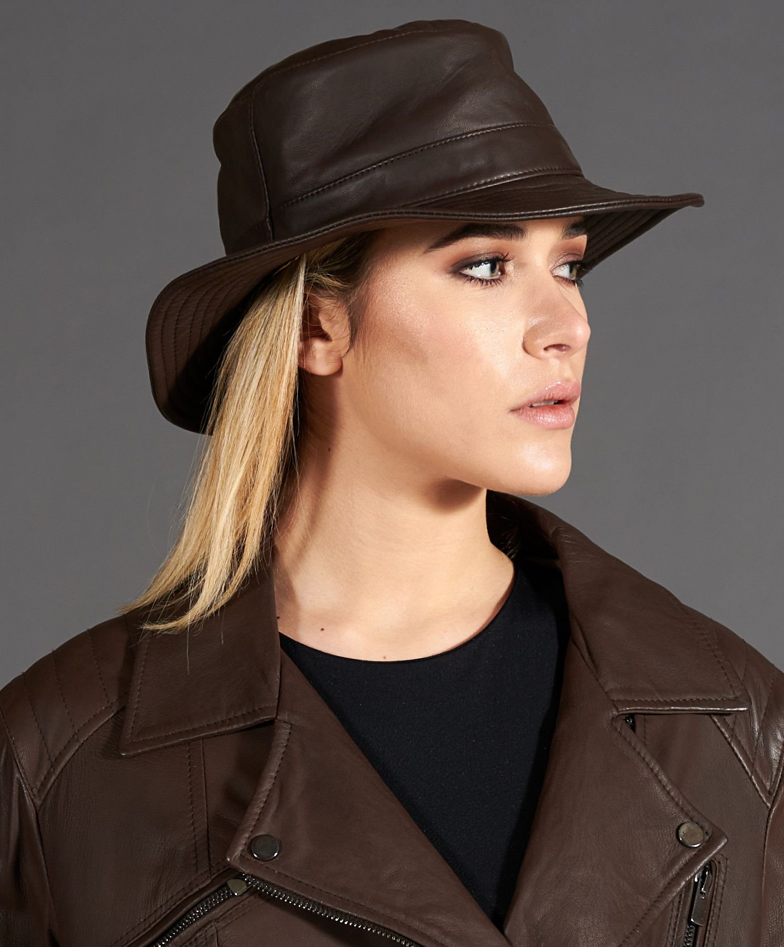 Leather hats for a Timeless and Edgy Look缩略图